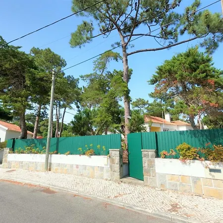 בית נופש Sintra V4 House With Garden In קולארס