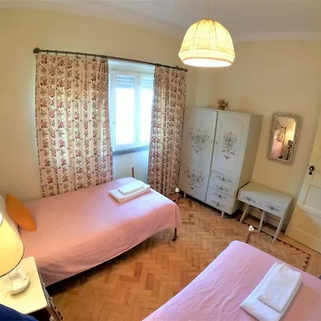 Sintra V4 House With Garden In