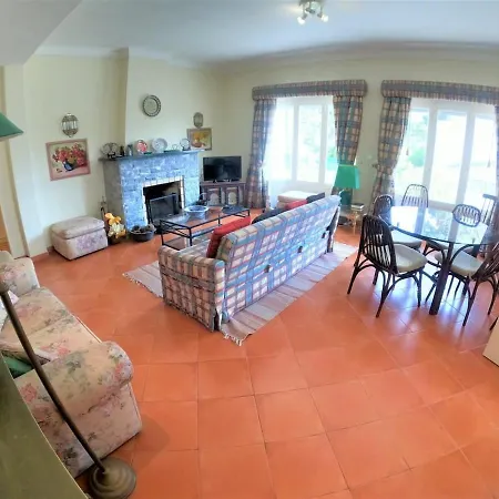בית נופש Sintra V4 House With Garden In קולארס