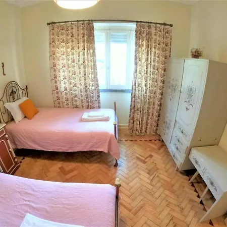 Sintra V4 House With Garden In Colares