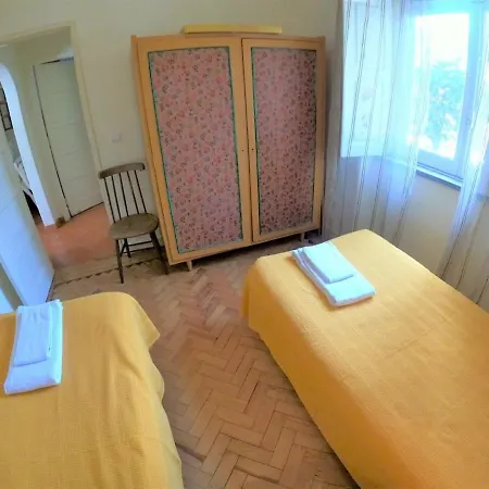 Holiday home Sintra V4 House With Garden In *