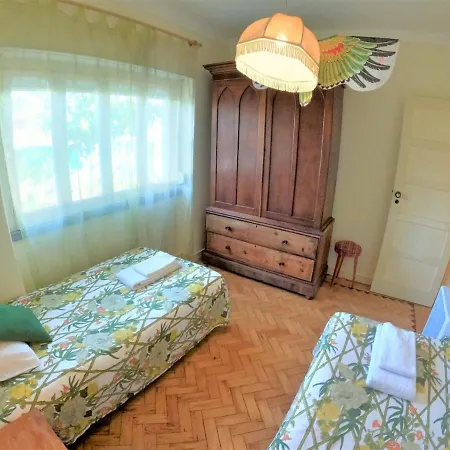 Sintra V4 House With Garden In *