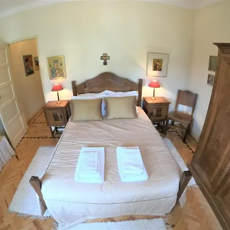 Sintra V4 House With Garden In Colares
