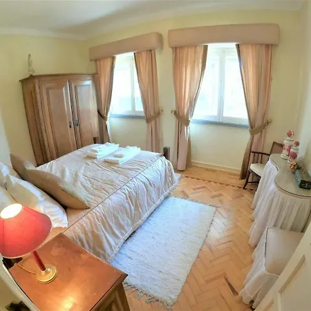 Sintra V4 House With Garden In Colares
